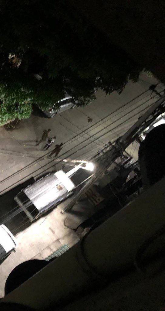 MilkTeaMM_MTAM's tweet photo. Military terrorists abducted a civilian in Yandanar street(Yangon) just because of banging pots and pans.We don't have any freedom of Expression in Myanmar. 
#WhatsHappeningInMyanmar 
#Apr20Coup 
#ReleaseTheDetainees https://t.co/BuipueJ8XD