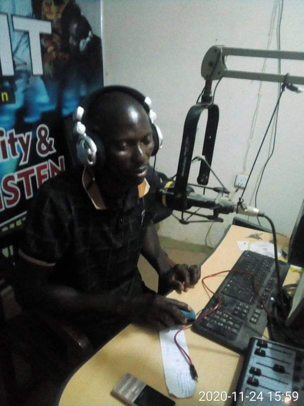 BRAINYJOSH's tweet photo. @itelNigeria Hi, please we need the Airtel Mast work to be completed as we earnestly want the service to help us in our radio listener participation via phone calls. https://t.co/9k5NL6Ud1G
