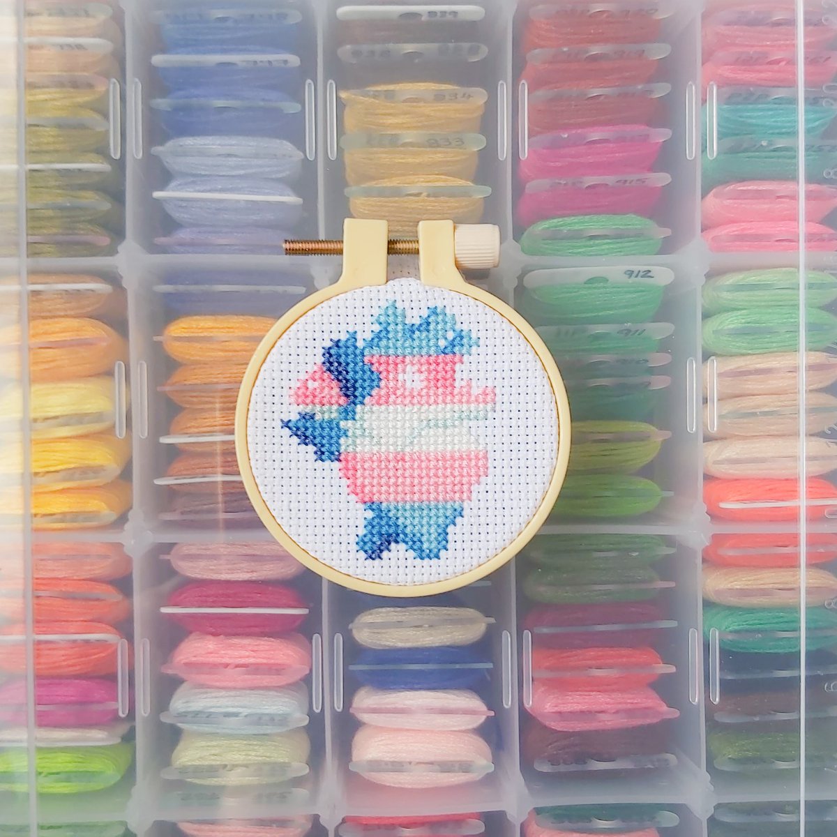 Prepare for #pridemonth with these 3" HAVE A HEART hoops and patterns! 🏳️‍🌈🏳️‍⚧️

If you would like one of these before they hit the website on May 1st, DM and I'll make one up for you 💚🤘

embRUDEry.co.uk

embRUDEry.com

#Pride2021 #ecommerce #TransArtParty