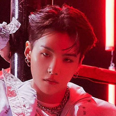 yoonsatic's tweet image. a carinha dele, o corte de cabelo, o narizinho, os olhinhos, a boquinha gente q sofrimento 😭😭😭