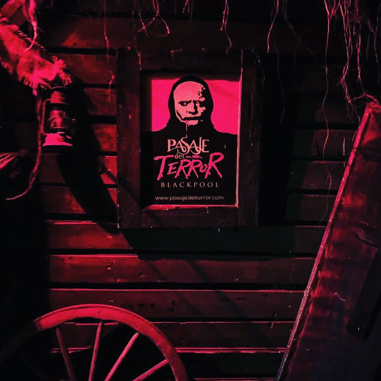 Pasajedel's tweet photo. You never know what’s hiding behind our walls! Be very wary!
.
.
.
#pasajedelterror #blackpoolpleasurebeach
#blackpool #blackpoolattractions #seasidetown #horrorcommunity #interactiveshows #horror #livehorrorshow #horrorfan #horrorcollector #hiddenhorrors https://t.co/TvHCzUg6Ml