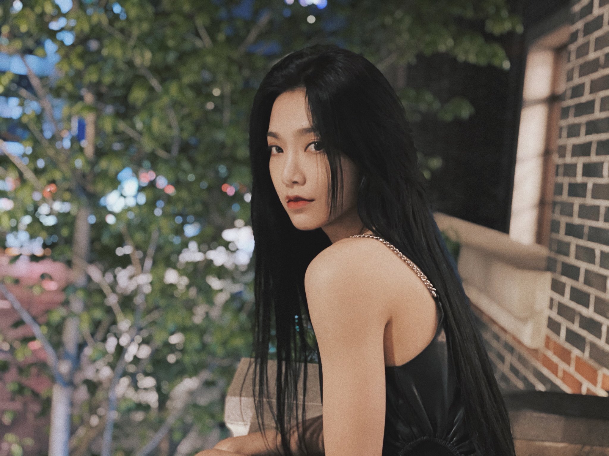 妮妮 210910 曾可妮小紅書更新哦我自拍了🤳 — #design #fashion #曾可妮