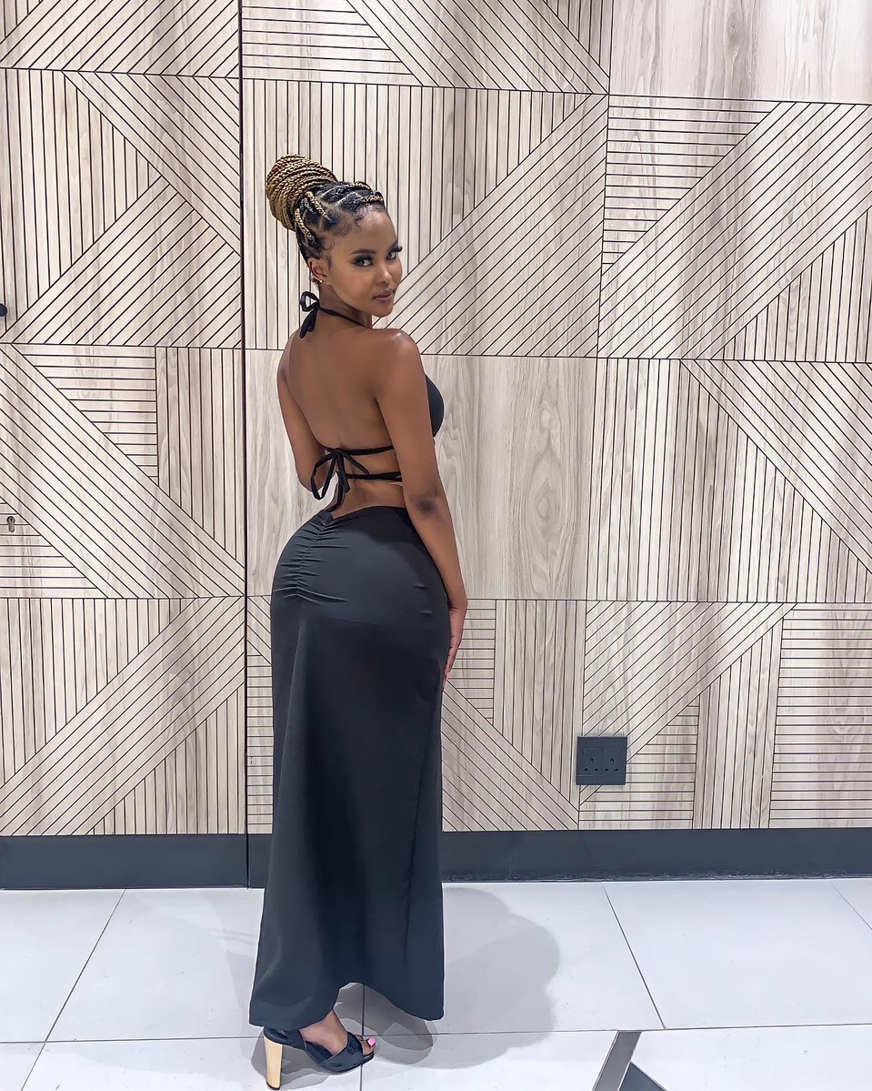 Tshego “what waist” M tweet media