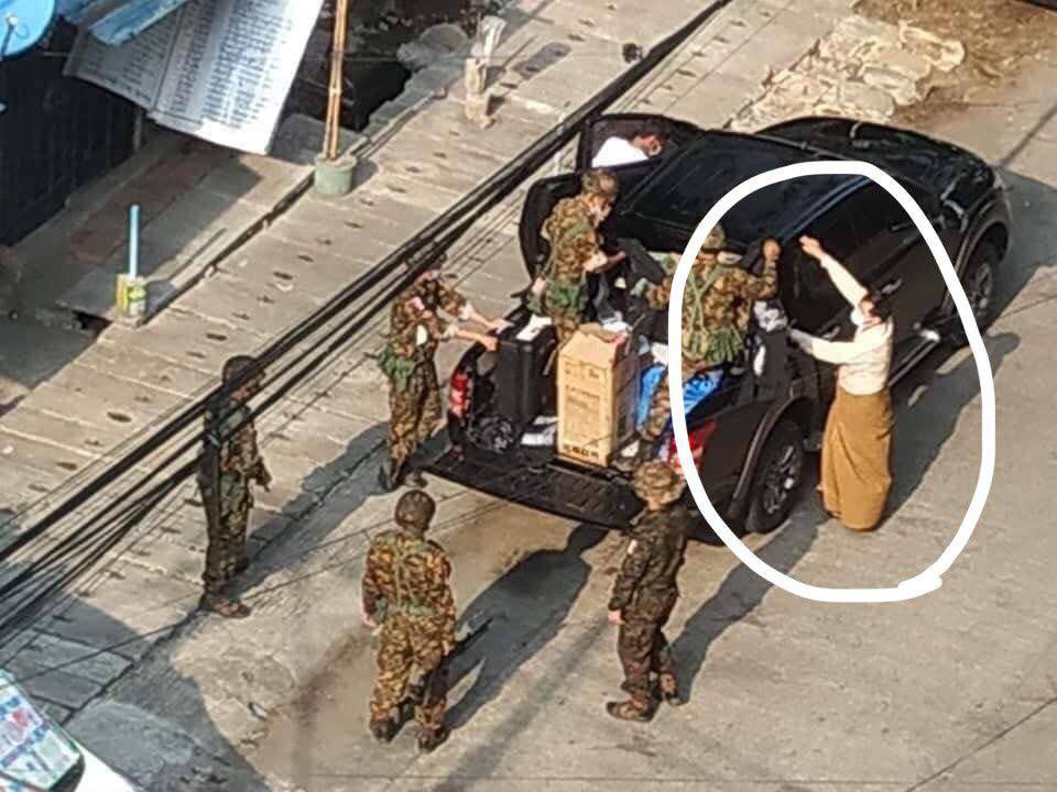Military terrorists looted gold, other valuable items and abducted a civilian in Tarmwe Tsp, Yangon.
#WhatsHappeningInMyanmar 
#Apr20Coup 
#ASEANrejectSAC 
#WeSupportNUG