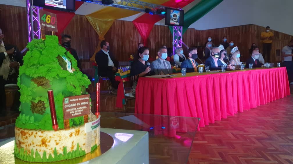 Con una sesión solemne celebraron 460 años de la fundación de San Cristóbal capital del Estado Táchira, con la presencia del Diputado y Protector <a href="/FreddyBernal/">Freddy Bernal</a> y autoridades regionales, desde el teatro Luis Gilberto M. de la Unidad Vecinal.
<a href="/Juntosxtachira1/">Juntos por Táchira</a>
#SoyComunicadorClap