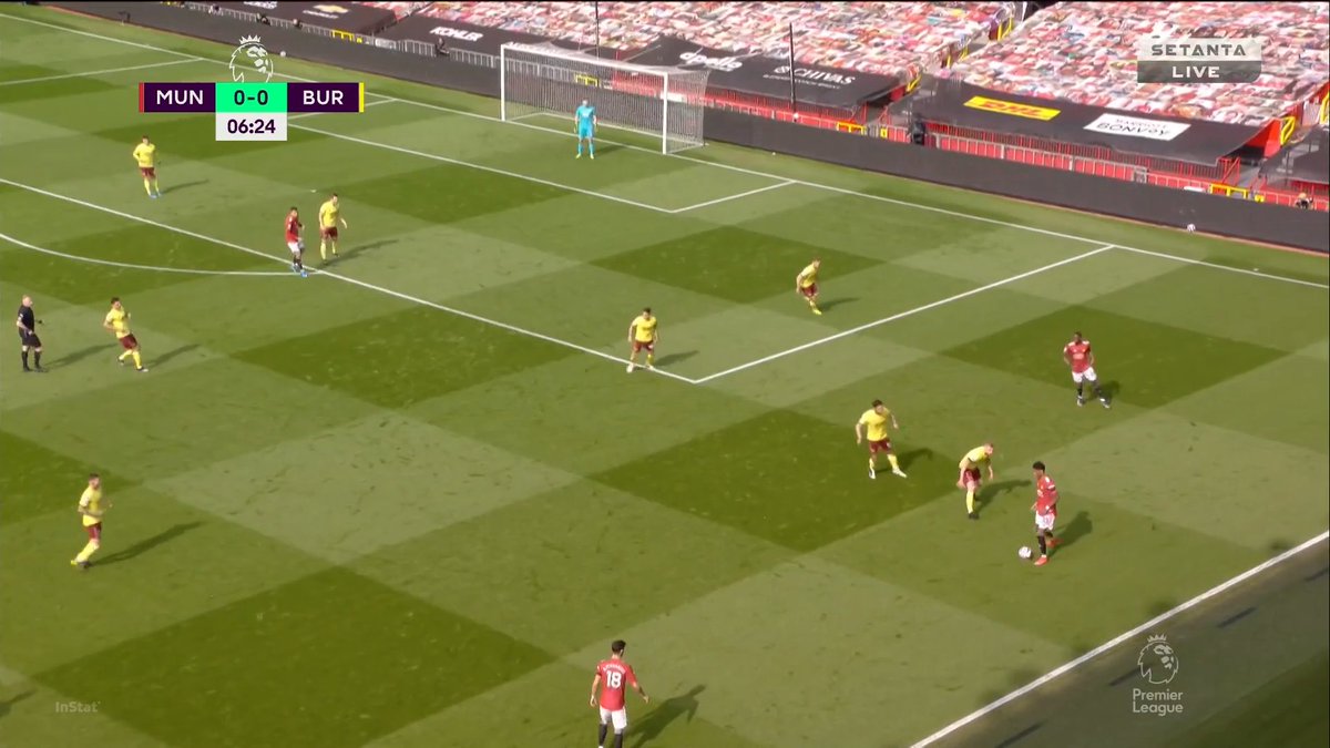 Rashford has a double team and AWB makes a great blindside run. This pass is very obvious but Rashford doesn't make it. The truth is: personnel matters. If AWB and Greenwood are Pogba and Cavani respectively, Rashy makes the pass.The pattern was there. The personnel wasn't.