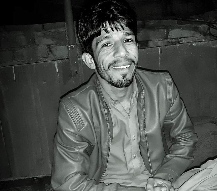 Ghanibaluch's tweet photo. کرینس تا  تینا  بندی امو بندیک اراڑے کو
اموچندی تا ڈس افک امو چندیک اراڑے کو

نوا کس تا بنے سنگت توار ایتک توار ایتک
ارادے شار امو اوتاجہی ہندیک اراڑے کو

امو ٹیکی اسٹ انگا ننےزندہ تخا منظور
ہرا تے کے دتر  تما امو ٹیکیک اراڑے کو
#ReleaseFaisalAndSohailBaloch
#SaveBalochStudents https://t.co/zSPCgRgOrO