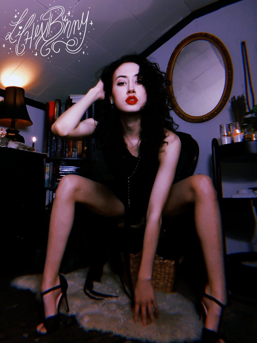 lilhexbunny's tweet photo. Where are all my leg lovers at? Cause I'm here to please. 🕷♡ https://t.co/m0fFnswHyj