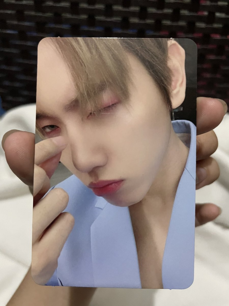 baekhyun loveshot photocard-php 200-210 each-php 400 both-album pull-onhand-mint condition (good as new)-need funds kaya bilhin niyo na please
