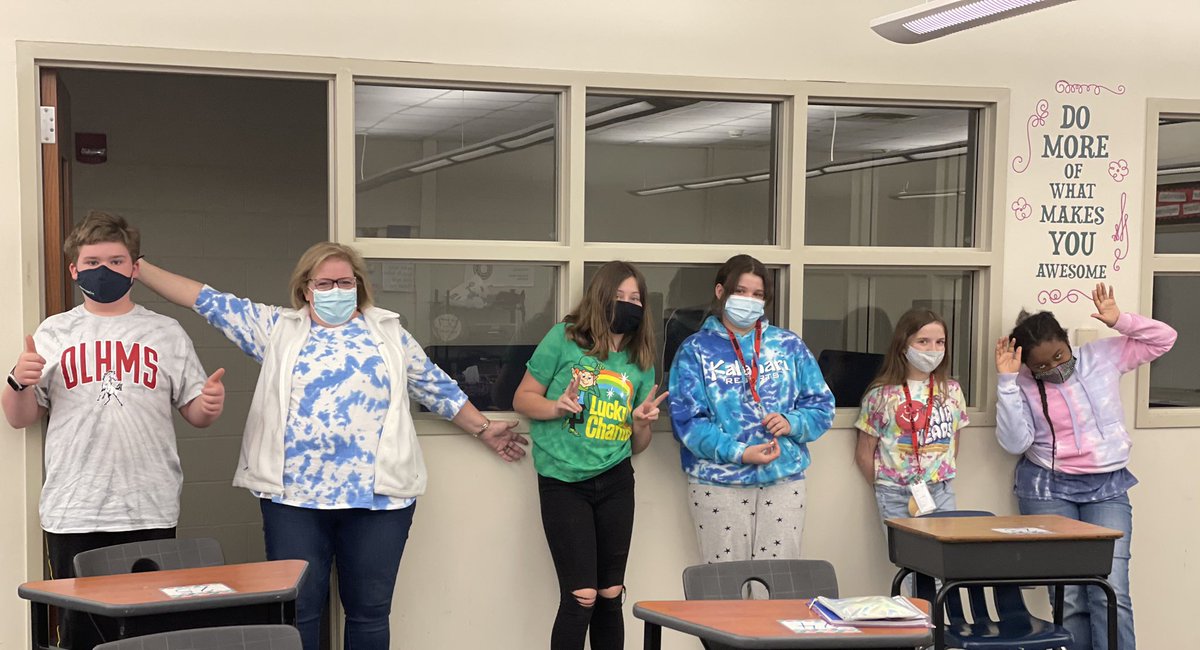 shannonmural's tweet photo. #d123respectweek Teachers and students at #d123Olhms are showing respect during respect week! https://t.co/F5GAweyY4b