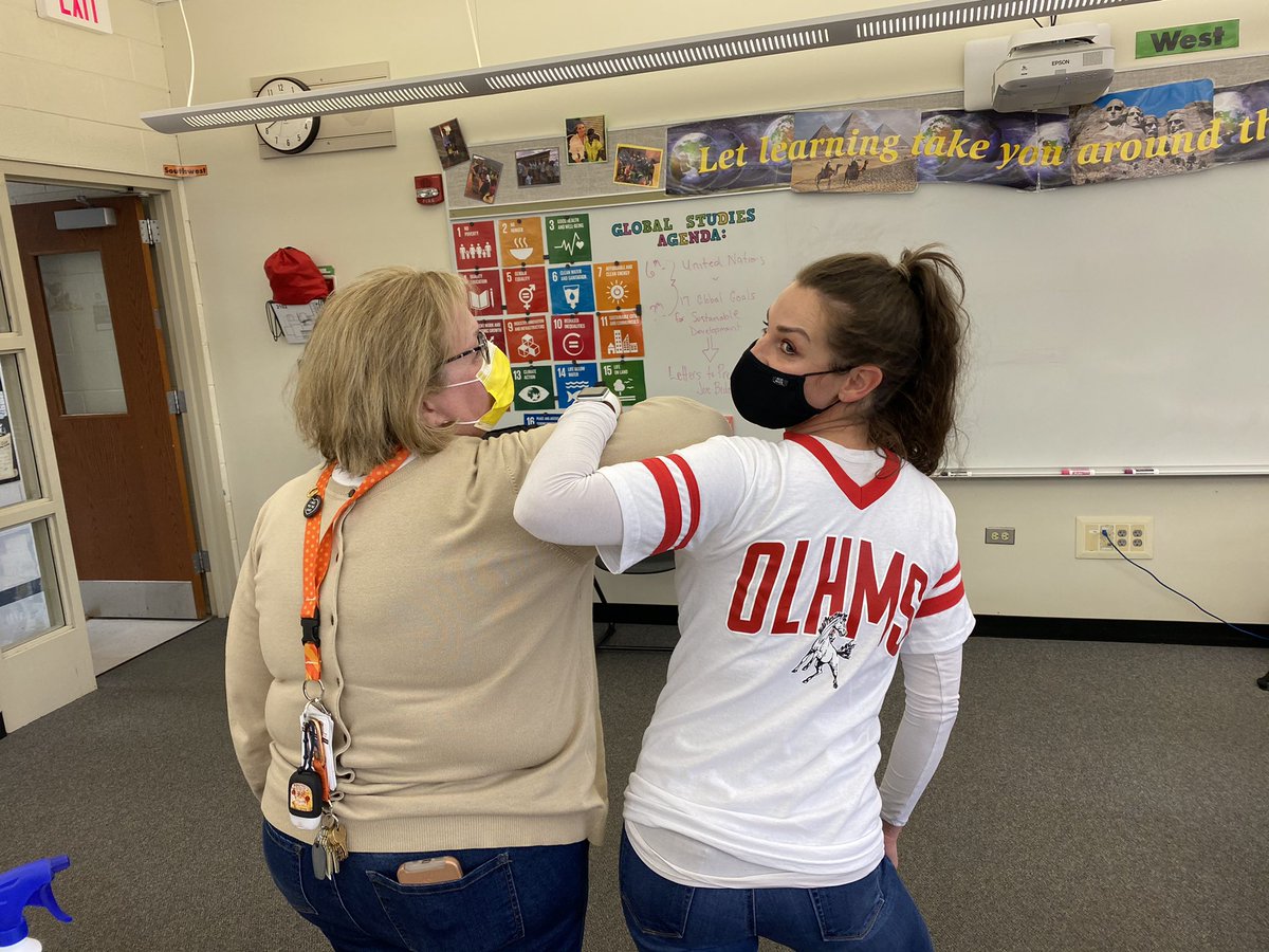 shannonmural's tweet photo. #d123respectweek Teachers and students at #d123Olhms are showing respect during respect week! https://t.co/F5GAweyY4b
