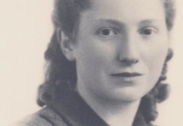 ANPIRomaPosti's tweet photo. "Santità eroica è quella di colui che abitualmente esercita la virtù e all’occorrenza anche in grado eroico”
Maestra elementare nelle montagne del cuneese,#MariaIsoardo il #20aprile 1944 resistette ad un tentativo di stupro da parte di un tedesco e venne uccisa.Aveva 26 anni. https://t.co/Y73ROgqbjT