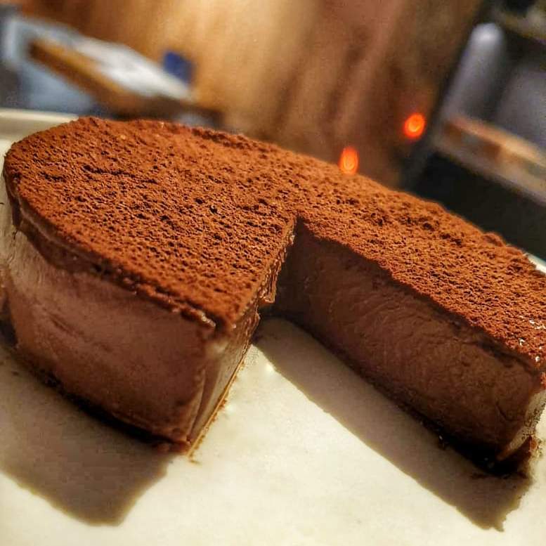 EstimarZafra's tweet photo. • Pastel de chocolate •
#EstimarZafra #RafaZafra #estimarzaframadrid #estimarmadrid #marquesdecubas18 #chef #postres #postrescaseros #reposteria #desserts #dessertsporn #chefpastry #pastrychef #pastrycheflife #pasteldechocolate #pasteldechocolateestimar https://t.co/lY2ScKy9Ni