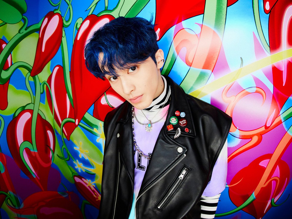maryongie's tweet photo. mark lee               🤝      lee jeno
    conseguirem derrubar o
      o fandom inteiro só
         com os teasers
o poder dos lee https://t.co/3hOnAg879T