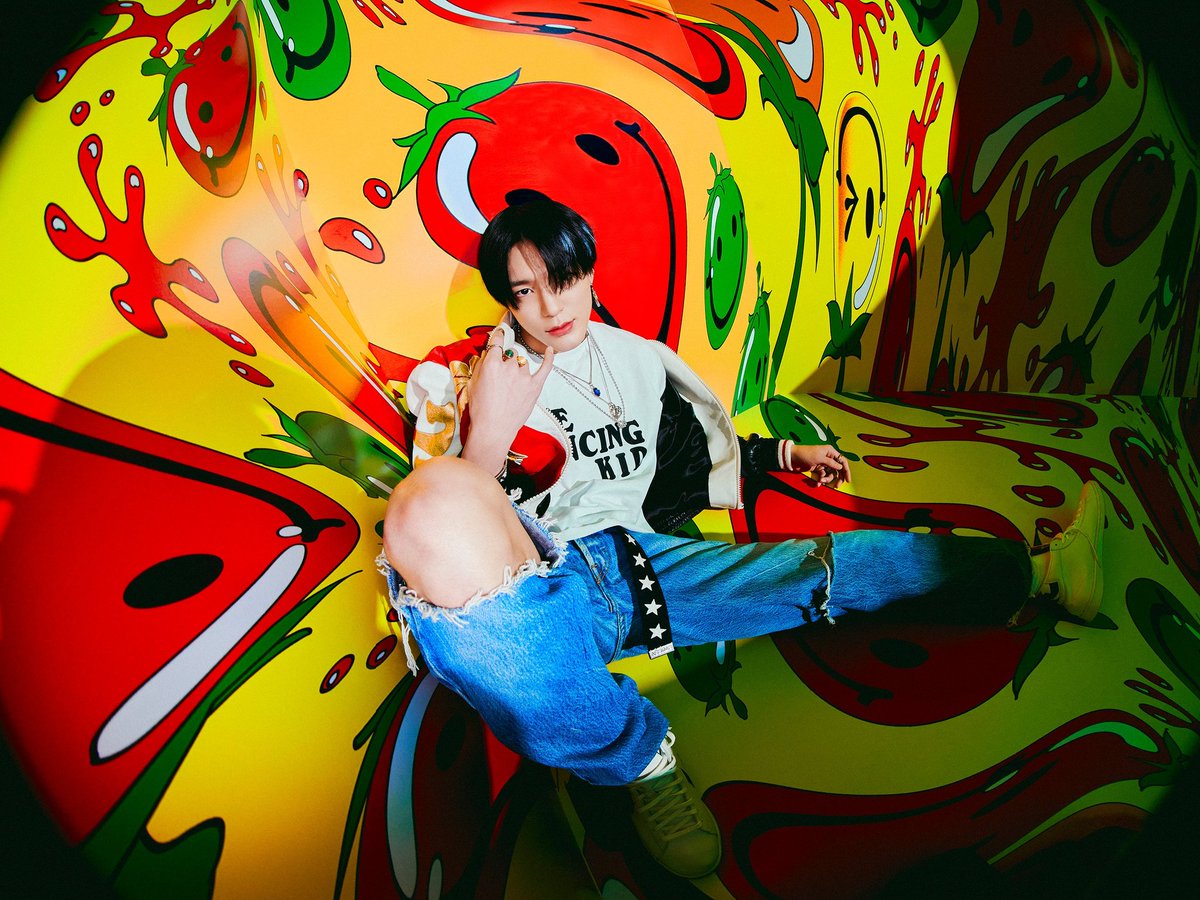 maryongie's tweet photo. mark lee               🤝      lee jeno
    conseguirem derrubar o
      o fandom inteiro só
         com os teasers
o poder dos lee https://t.co/3hOnAg879T