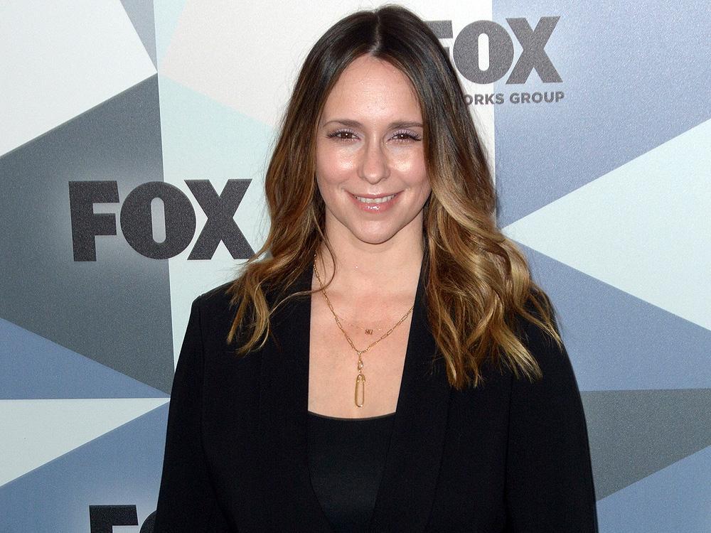 Jennifer Love Hewitt 'broke blood vessels' filming 9 1 1 labour scene