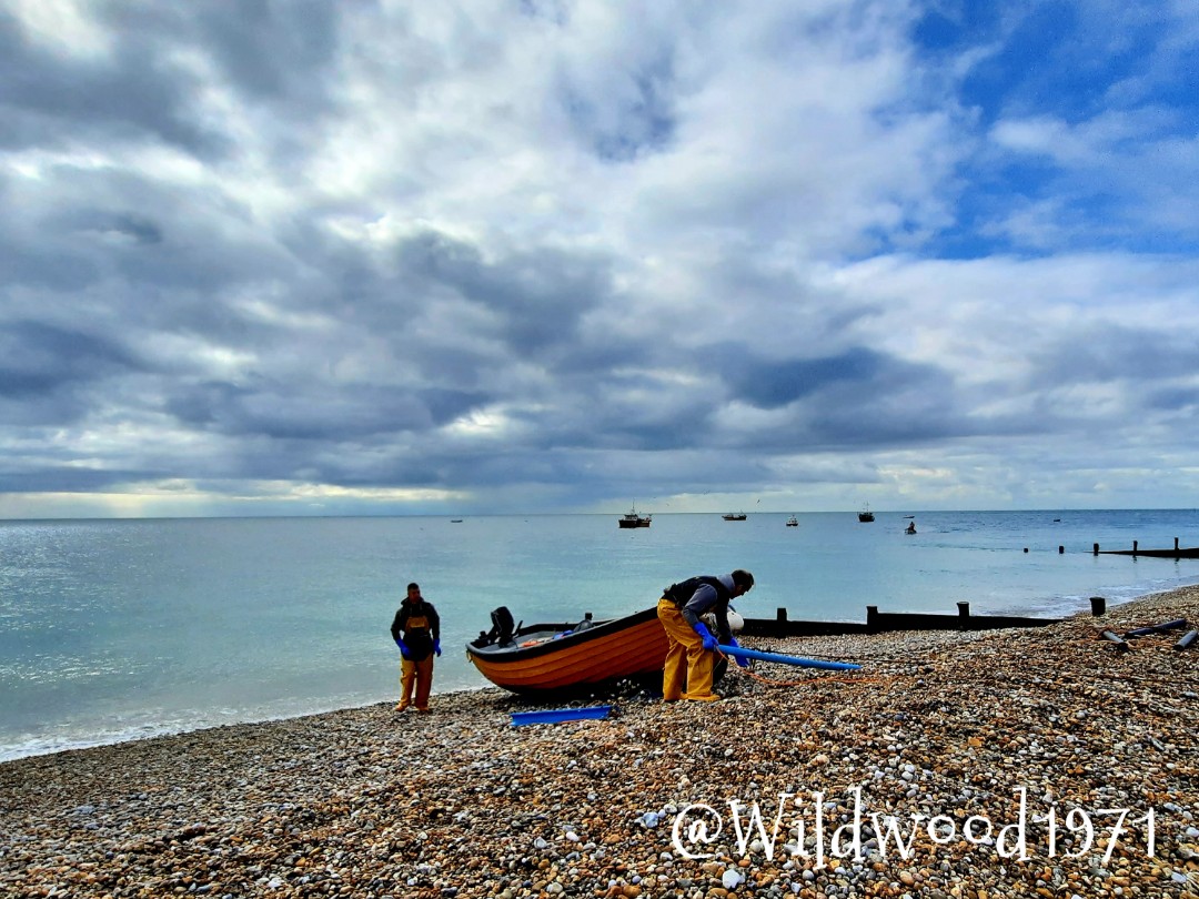 Bringing home the catch @PottersSelsey @greatsussexway @PONewsHub @BBCSussex @ExpWestSussex @EWSbiz @chichesterhub @ChichesterBID @TelegraphPics @Chiobserver @thecoastalguide @EnglandCoastal @CoastalWestSx @coastmag @YourCoolPics @YourAwesomePics @VisitSelsey @ThePhotoHour