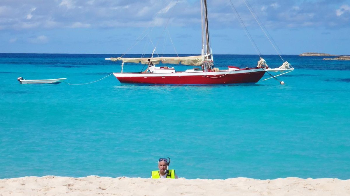 sailtradition's tweet image. Arrive Prickly Pear! ⛵️💦🐠🦞🍹
Snorkel your way ashore, swim, float or boat - all options bring that exceptional turquoise even closer. ❤️

#TraditionSailingAnguilla
#adventureawaits
#sailing
#TravelTuesday 
#Anguilla