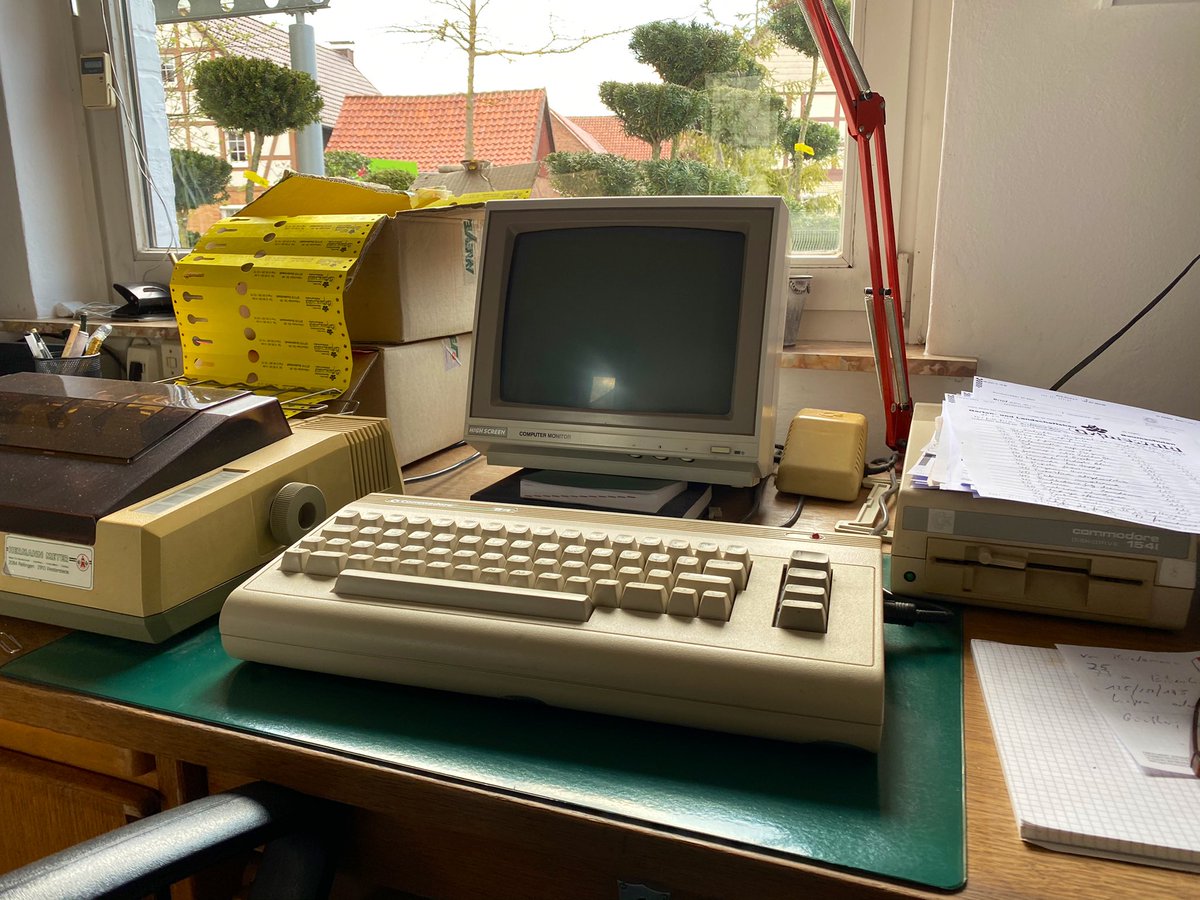 ZwenTheMen's tweet image. #c64 #produktiv im Einsatz bei der Gärtnerei des Vertrauens. Bin fast vom Hocker gefallen, stand aber zum Glück...