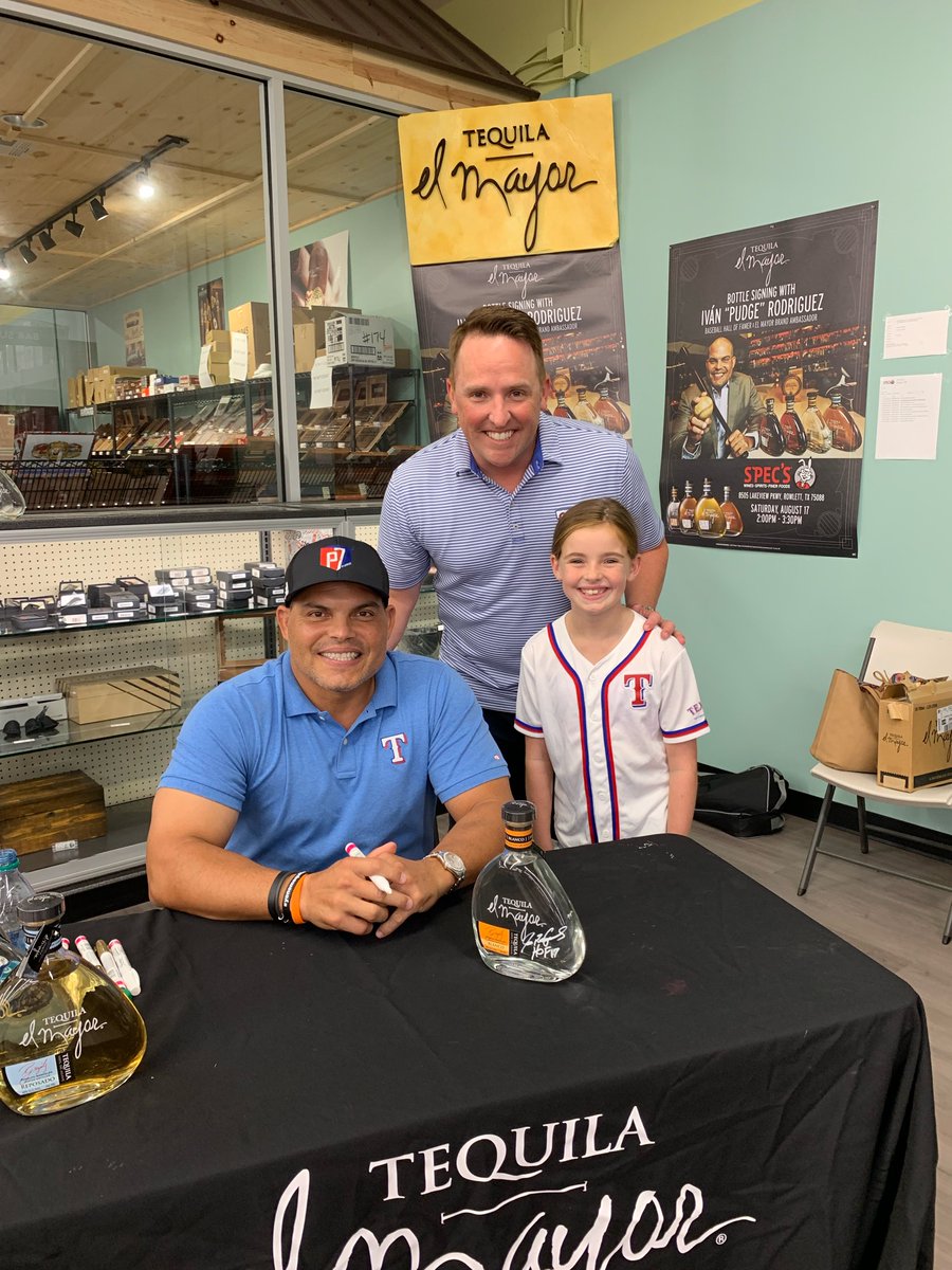 garyspraggins's tweet photo. My little ones love @Pudge_Rodriguez !  He is always so nice to them.  Such a great person and ball player to look up to! I love showing highlights of him to my kids and letting them know how great a leader he was and still is today! https://t.co/dUeEskqJIb