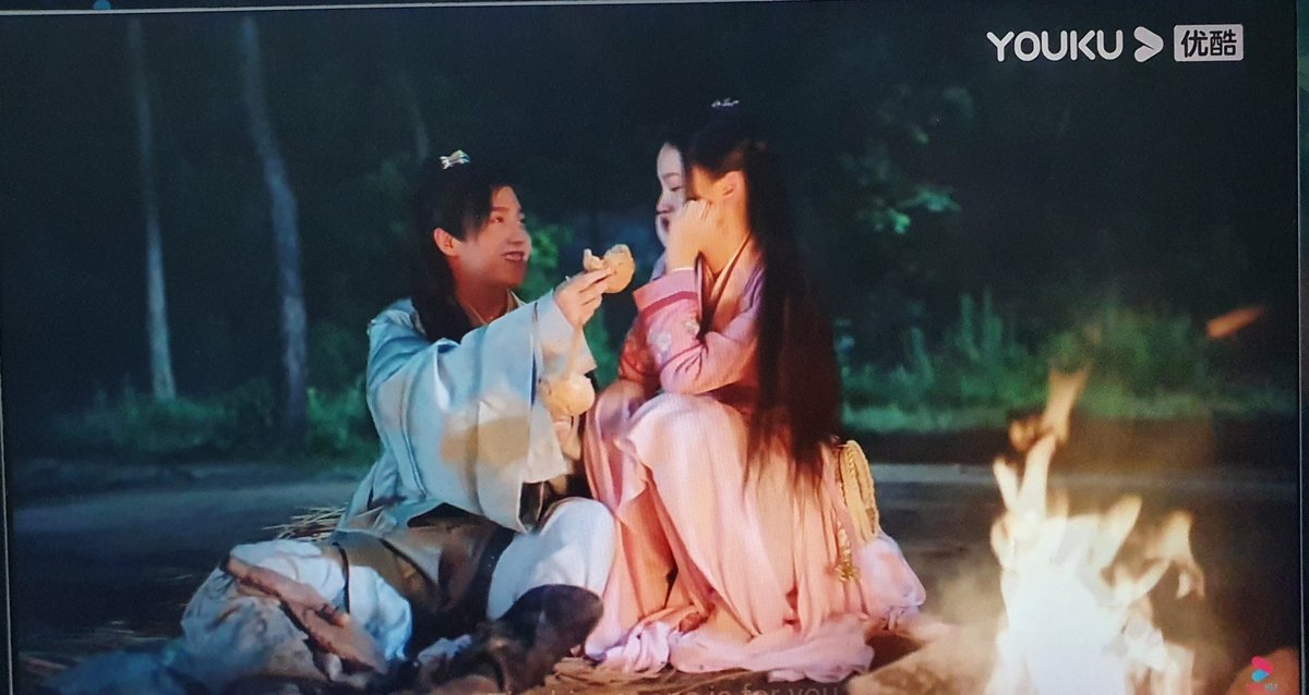 /shl MY DAMN HEART FOR THESE 2 ADORBSWait...he's bringing her back to his sect...isnt that where rhe fight will happen 