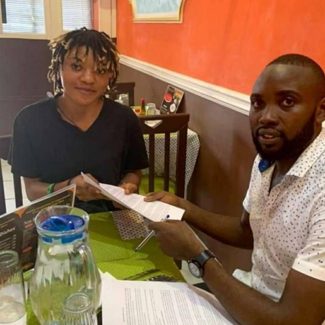 emelissmile's tweet photo. We are pleased to announce to the public that @bachablanche signs a brand ambassador deal with @emelissmile. Our projects co-ordinator @temjuch was present. Let's together welcome her to the family! #sicklecelladvocate #charityambassador #charitywork #brandambassador #community https://t.co/h8LoSYifg8