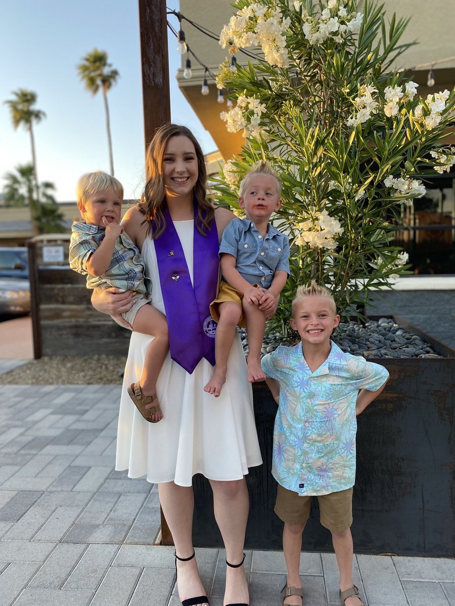 BrookeHaley96_'s tweet photo. Congratulations Emma!! We love you so much and we are SO proud of you.❤️ #GCU2021 https://t.co/5EJxcU4gfd
