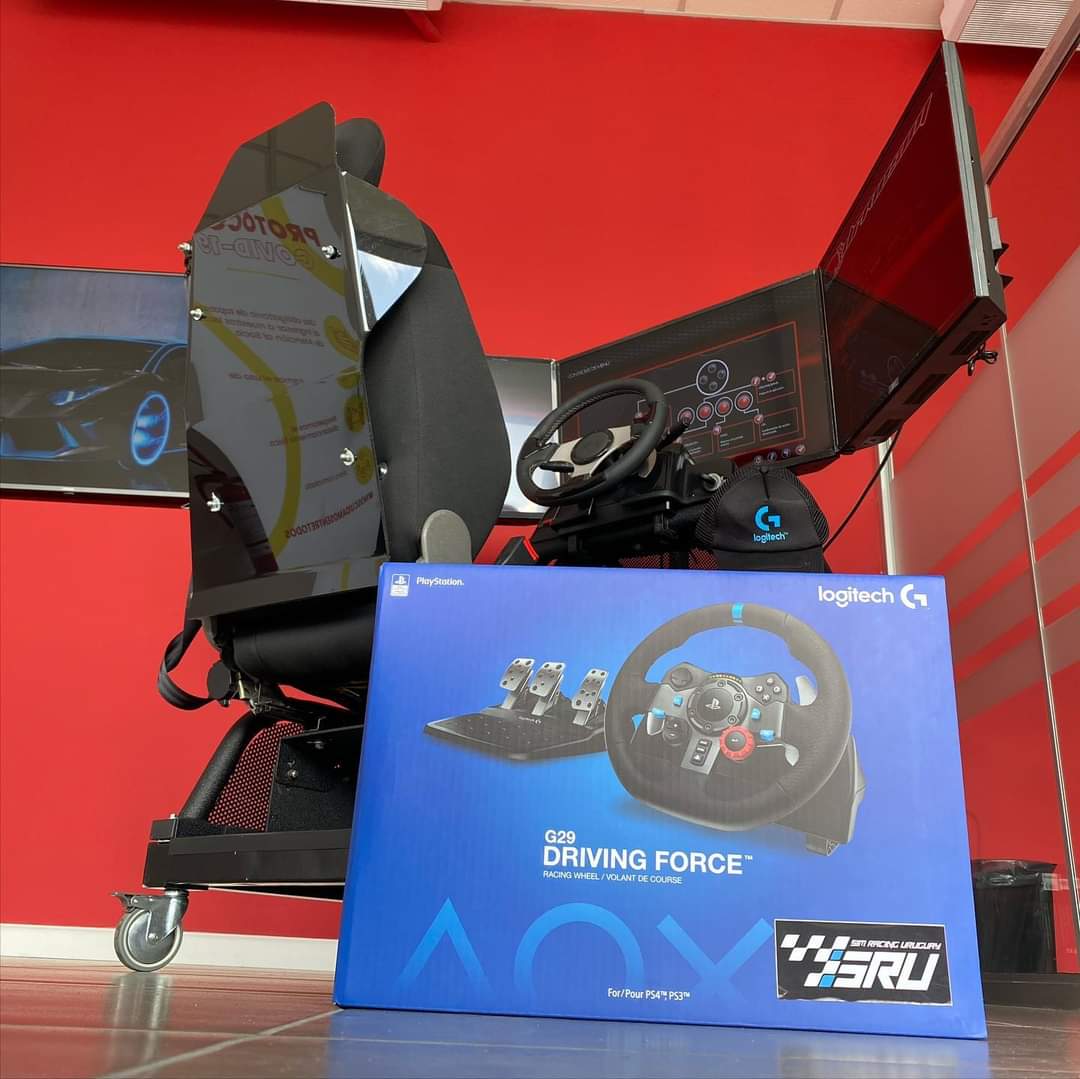 simrauruguay's tweet image. En el día de hoy entregamos el #Logotech G29 al ganador del sorteo en el nuevo local del @automovilclubuy

Estamos muy contentos de seguir apostando junto a @LogitechG al crecimiento del Simracing y los e-sports en nuestro país. 

#simracing #granturismo
#simracinguruguay