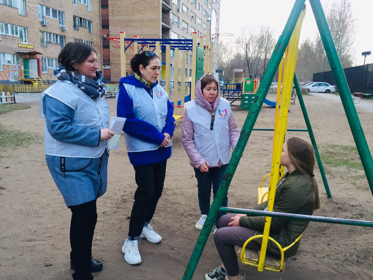 Представители родиткльской общественности совместно с педагогами "Филиппка" прошли по маршруту Ц- 4 в рамках акции "Родители за безопасное детство".