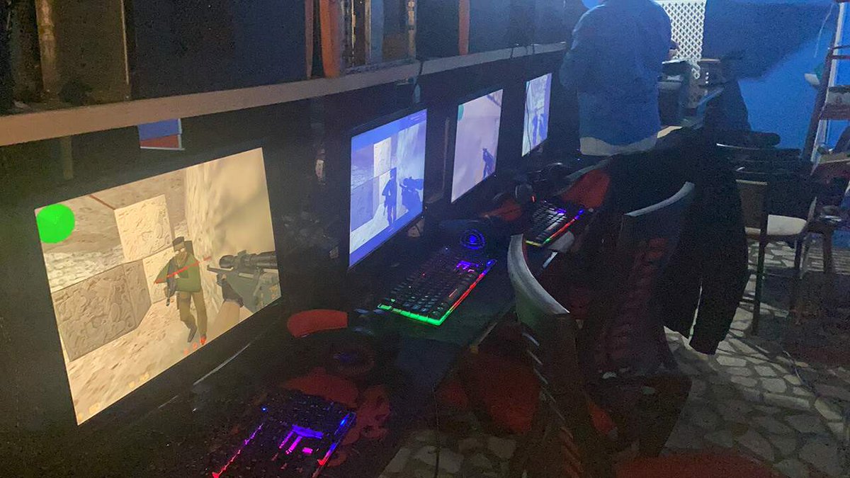 DeMarkeDLC's tweet photo. 🎮 İstanbul'da Counter-Strike oynamak için sokağa çıkma yasağına uymayan 10 kişi, idari para cezası ile karşı karşıya kaldı. https://t.co/P7fApTHmSt