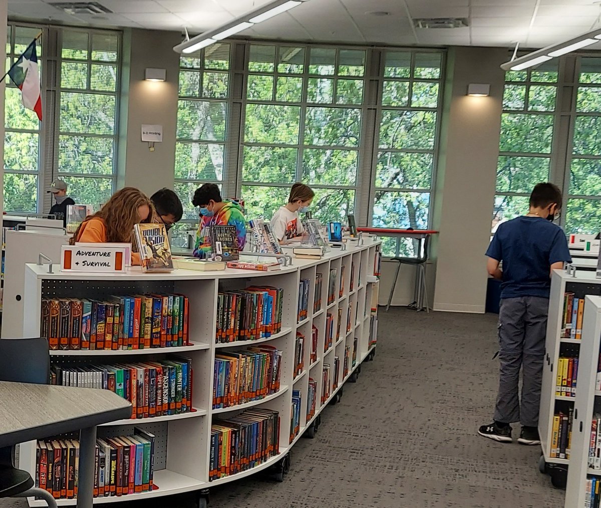 GMSLibraryVoice's tweet photo. @GrapevineMiddle @VanhornJacqui @ELAatGMS So wonderful to have students in the LC again! Orientation: better late than never. #PoniesRead #PonyUp #OurHouseGMS https://t.co/Rp8dSDlPTC