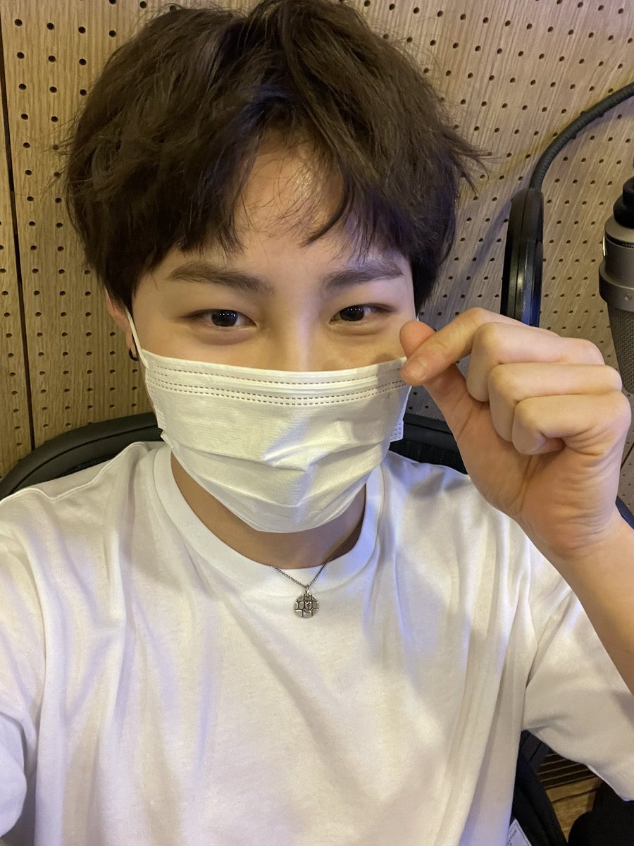 binggly7's tweet photo. 이날 하성운 너무잘생겼다( ´•̥ω•̥` ) 마스크없었으면 더 존잘이였을듯ㅜ https://t.co/b2bwHAFO49
