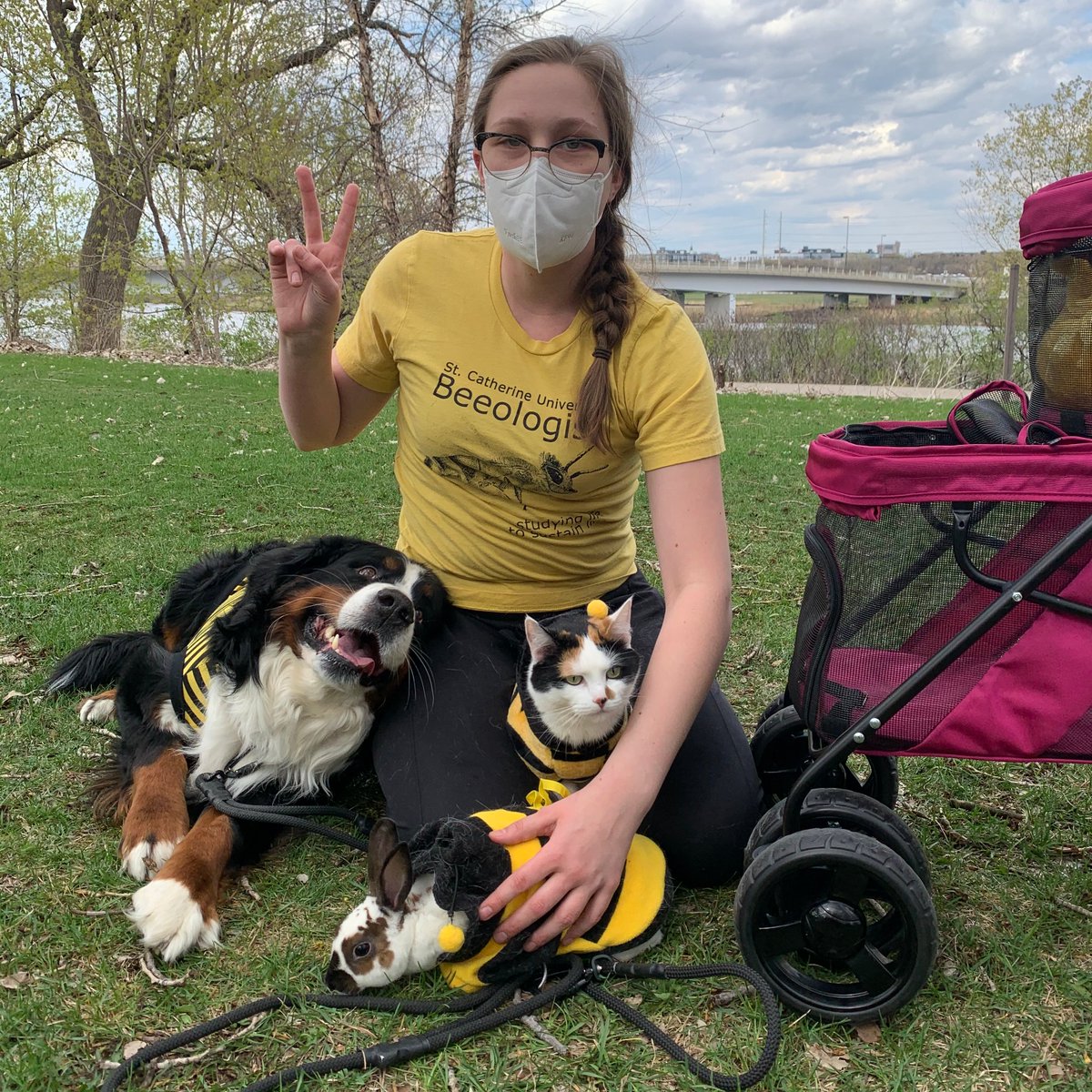 StKatesBioClub's tweet image. A group photo from our Bee Run/ Pet walk with @GRC_MN's BeeRun 5k. Stay tuned for our adventure to find flowers ! #stkatesearthweek
