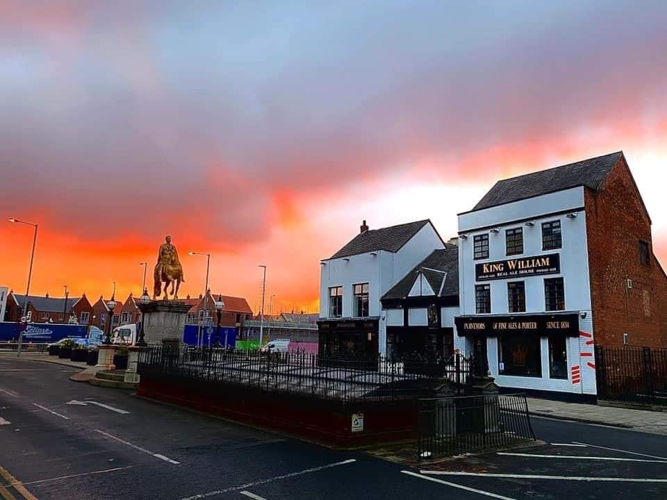 Hessle CC (@hesslecc) on Twitter photo 🏏🔨 Meet the Matchday Sponsor 🔨🏏
We are pleased to announce our 1st matchday sponsor of the 2021 season - 
Kings!
Hull’s historic King Billy pub has been transformed into a new music venue: KINGS.
1/2 🏏🔨 Meet the Matchday Sponsor 🔨🏏
We are pleased to announce our 1st matchday sponsor of the 2021 season - 
Kings!
Hull’s historic King Billy pub has been transformed into a new music venue: KINGS.
1/2