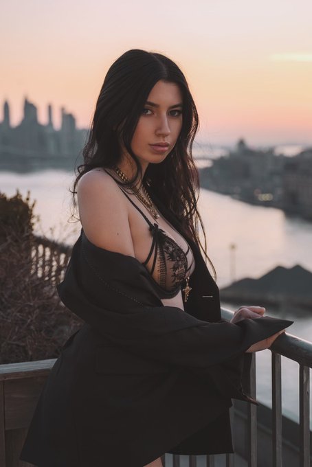 Head Bitch in Charge 🖤 https://t.co/IVK0GzpWhA