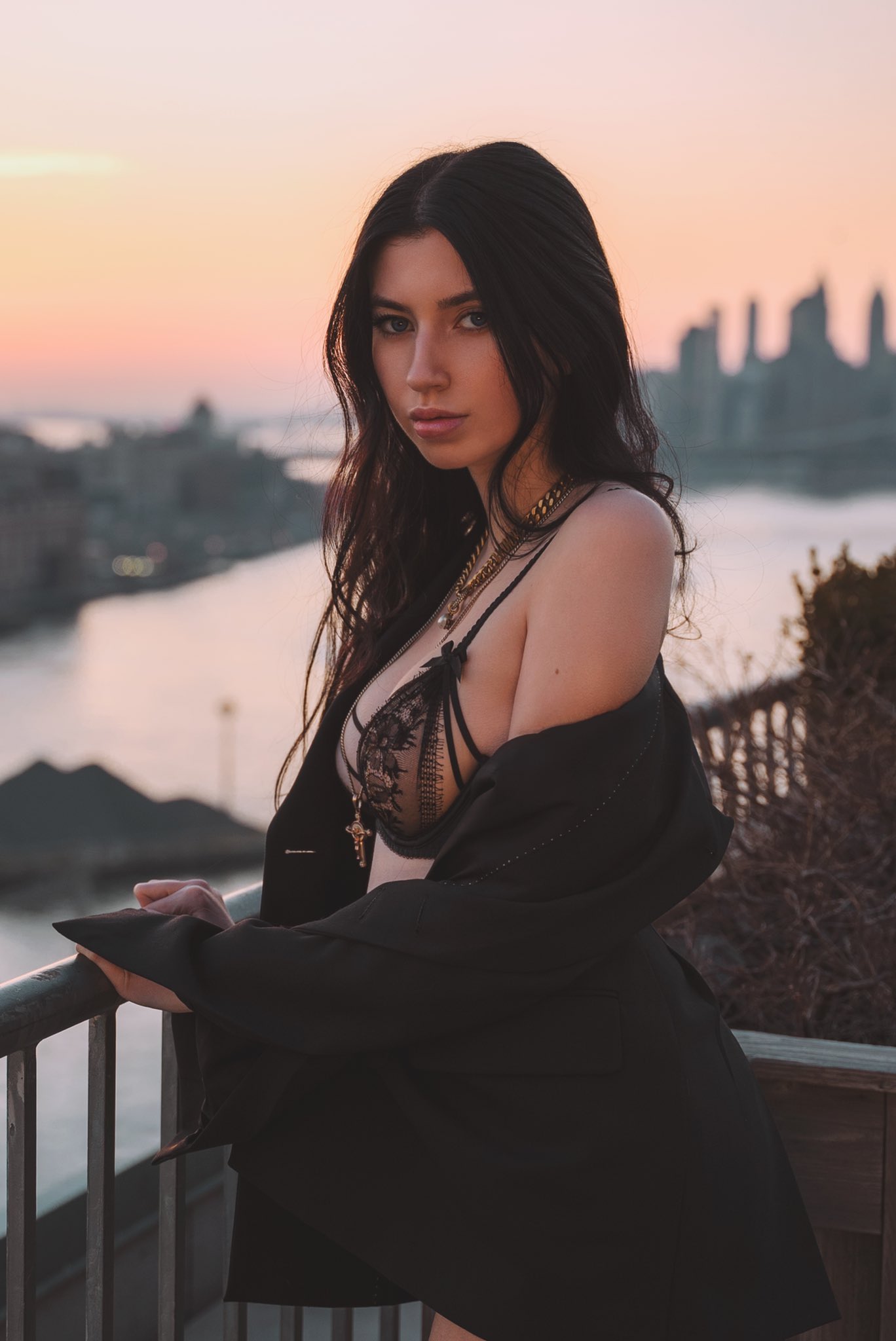1 pic. Head Bitch in Charge 🖤 https://t.co/IVK0GzpWhA