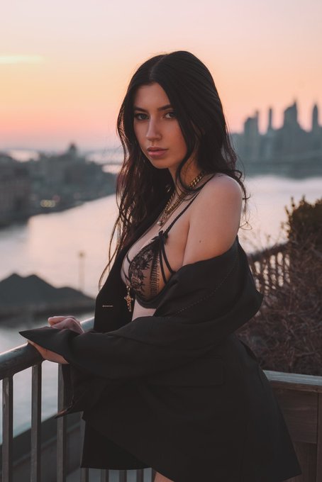 Head Bitch in Charge 🖤 https://t.co/IVK0GzpWhA