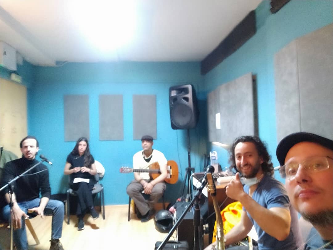 pablohramos13's tweet photo. Preparando el concierto de @afalkayband este jueves 22 en el @sohoclubteatro (Plaza  España). Reserva ya tu entrada, quedan muy poquitas!
#afalkay #madrid #livemusic #marruecos #maghreb #afro #arab #flamenco #jazz #worldmusic #sax #trombone #percussion #gembri #sentir #guitarra https://t.co/2XDwInb9sO