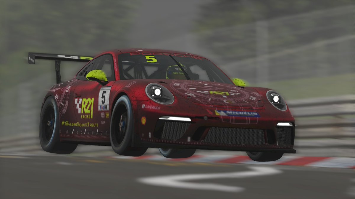 ¡Gran carrera <a href="/iRacerPadawan/">iRacerPadawan</a> y <a href="/lusan_racer/">LuSaN</a>, P6 en split 4 en la primera cita de la VLN!  ¡Carrera limpísima y ritmo espectacular! 🚀

<a href="/ACMtopo/">Alfonso Carrascal</a> <a href="/McMarioF1/">Mario#021</a> y <a href="/PatrickCornac/">Patrick Cornac</a> en el R21 Racing Academy Old School salvan los muebles con una gran P6 en una carrera algo más accidentada.