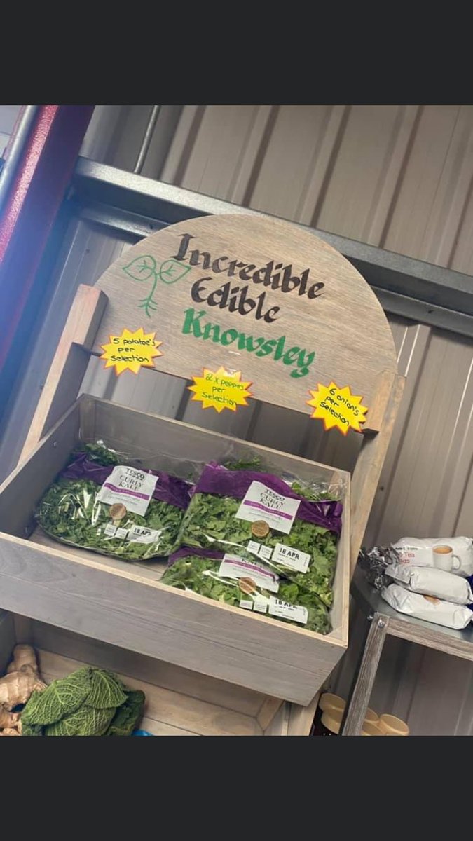 flourish_cic's tweet photo. The @flourish_cic community Men’s mental health and  wellbeing outdoors Allotment project @EdiblesKnowsley today 👌🐝💚 #MentalHealthMatters #SuicidePrevention @vinty68 @Knowsley_Leader @cllrsdonnelly #communityinvolvement https://t.co/AlVcmbm5yC