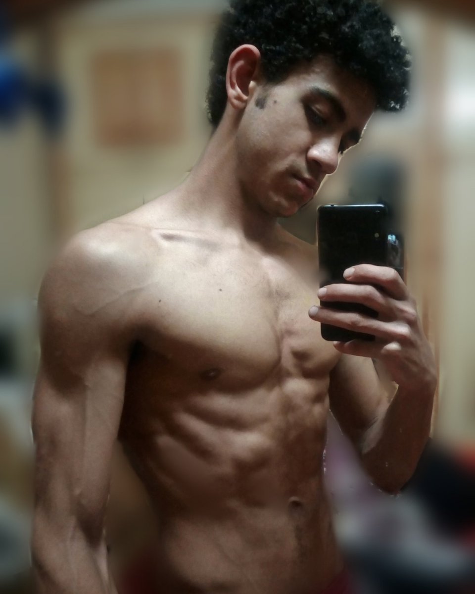 HOSSAMGAMALCR7's tweet image. نسبه الدهون عند كريستيانو رونالدو 8%
نسبه الدهون عندي -8%
يبقا مين فينا اللي كريتسانو؟!💔😂