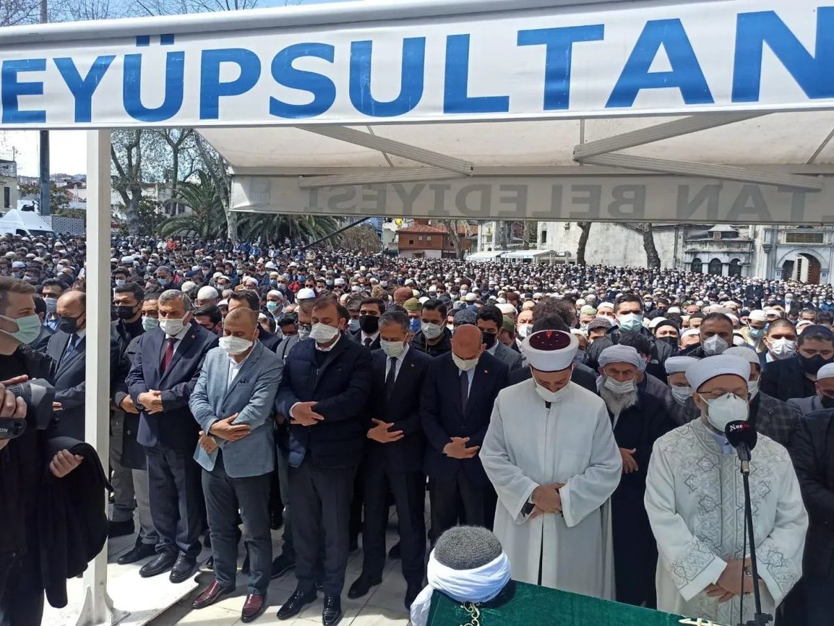 Prens Philip’in salgın önlemlerine uygun (30 kişilik) cenaze töreni

ve

Saidi Nursi talebesi Hüsnü Bayramoğlu’nun cenazesi (bugün)