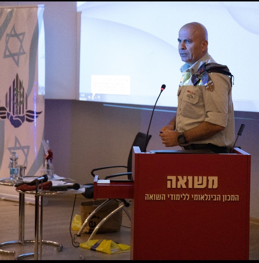 COGAT_Heb's tweet photo. מתאם פעולות הממשלה בשטחים, אלוף רסאן עליאן, יחד עם מפקדות ומפקדי היחידה, ערכו אתמול (שני) יום עיון במוזיאון 'משואה' להעמקה בנושאי שואה, זיכרון וגזענות.
מדבריי המתאם: "כלובשי מדים, בצבא שידע מלחמות רבות ונלחם על קיומנו כאן, מממשים אנו הלכה למעשה את משמעות הביטוי 'משואה - לתקומה'" https://t.co/4plzVxDqVb