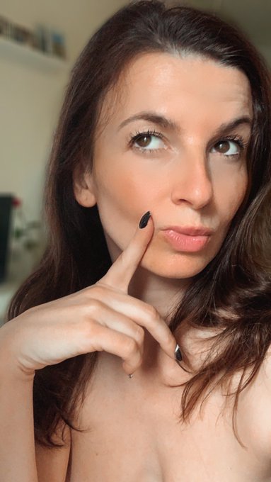 why arent u subsrcibed to my onlyfans yet? https://t.co/y2n7eYnUFD