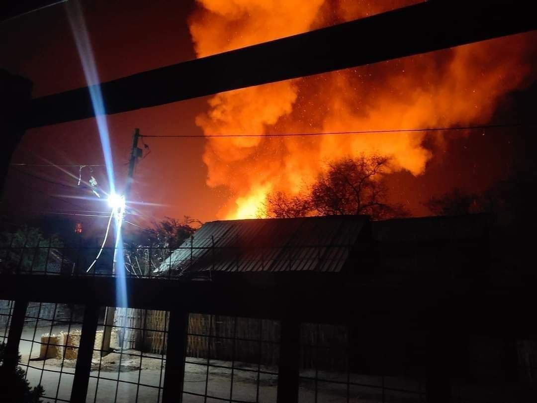Fire outbreak happened in Myingyan at around 11:40pm on Apr 20. Junta even opened gunfires at fire brigade which came to put out the fire reportedly. 
#WhatsHappeningInMyanmar 
#Apr20Coup