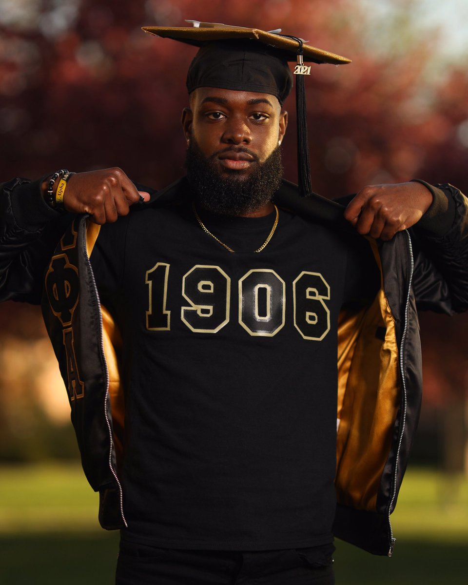 They talk like they came up out the jungle like they me. 🦍❄️ 

24 days till 2x Bachelors degrees 🎓