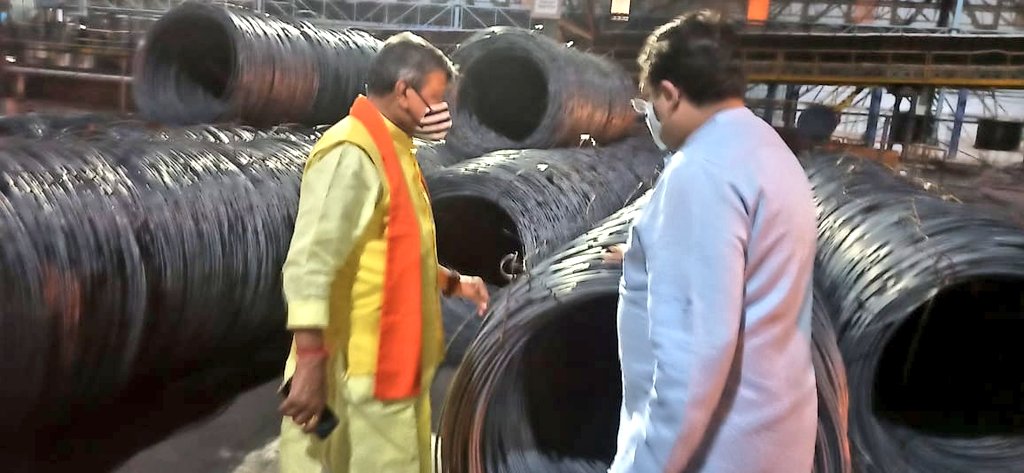 KailashOnline's tweet photo. 3 दिन में खत्म होगा ऑक्सीजन संकट !!!

मेरे पारिवारिक मित्र श्री संजय अग्रवाल एवं करण मित्तल जी के ऑक्सीजन प्लांट का आज दौरा किया। संजय जी अभी प्रतिदिन 1000 सिलेंडर ऑक्सीजन निःशुल्क दे रहे, अब करण जी भी 30 टन ऑक्सीजन प्रतिदिन इंदौर के लिए देगें।

संजयजी एवं करणजी का दिल से आभार🙏 https://t.co/mtMfaIHrp1