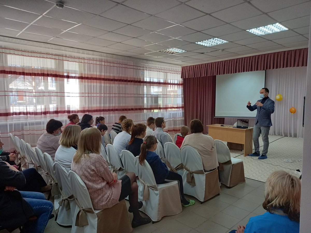 SrcOkt's tweet image. 20 апреля-Национальный День донора крови.Сегодня состоялась   информационно-тематическая встреча воспитанников и сотрудников Центра с Главным врачом ГБУЗ &quot;Октябрьская ЦГБ&quot; Д.Г. Алексеевым. Он интересно и  доступно рассказал ребятам о донорстве. #Весенняянеделядобра