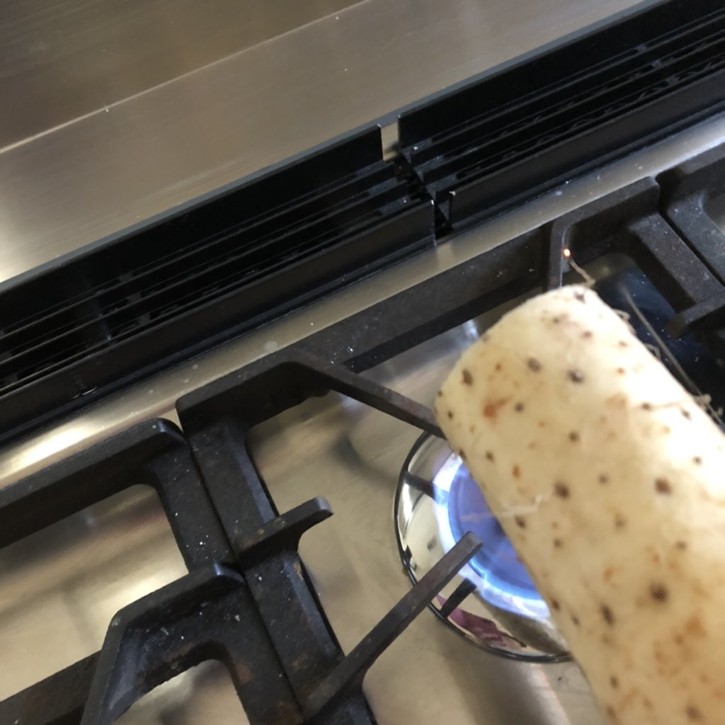 Mieko Bros 5期生 長芋のヒゲ 直火で取るんですね なんでも皮ごと食べると栄養になって体にいいんですね ネバネバ丼美味しそうです 作ってみます