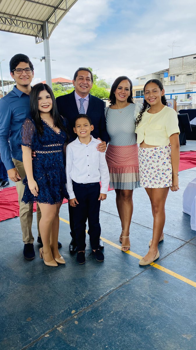 TROYA_Marco's tweet photo. Mi pequeño ejército ❤️
Su respaldo es un pilar fundamental en mi vida, gracias por apoyarme siempre y comprender que trabajar por la provincia requiere de mucho tiempo y esfuerzo. https://t.co/Y70vKZcTPH